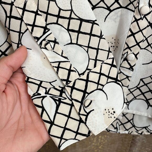 Express white/black/ivory floral print portifino button down blouse, XS slim - Picture 4 of 6